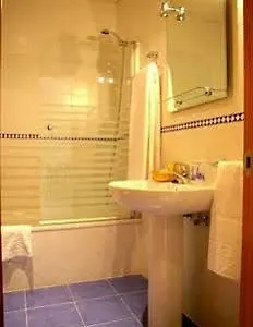 Hotel Luxsevilla, Gines